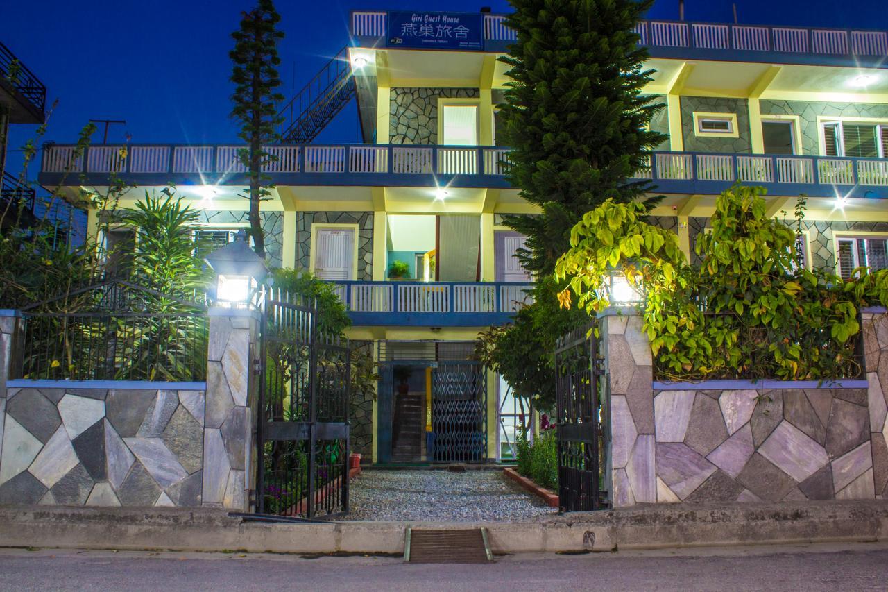 Giri Guest House Pokhara Extérieur photo